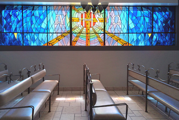 capilla-vitral-perches-jardin